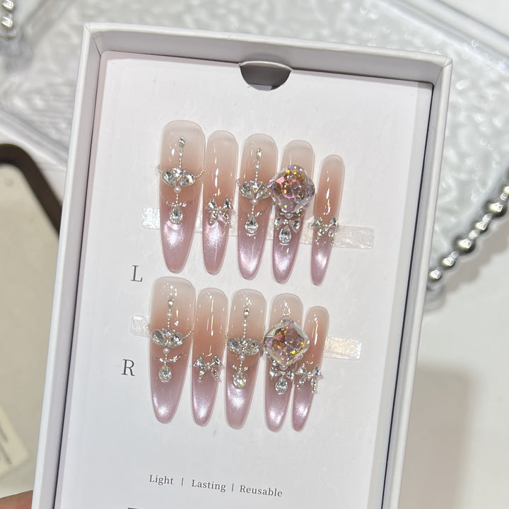 Dekorative, mit Strass veredelte Stiletto Press-On Nägel Karnz