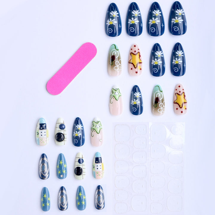 Kunstfingernägel mit Kreativen Maritimen Designs und 3D-Elementen Karnz