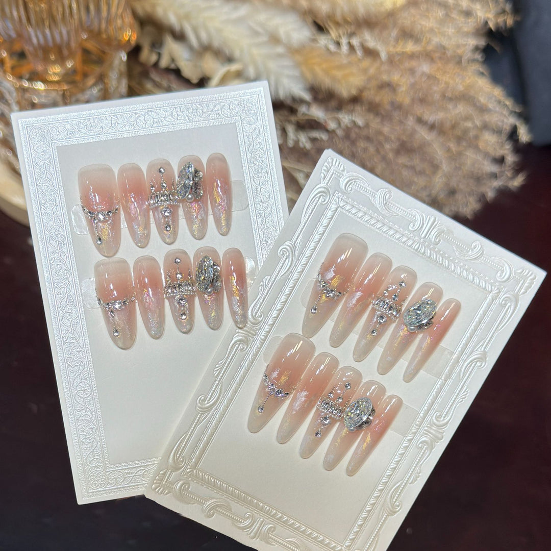 Dekoratives Stiletto Nagelkunstset Karnz