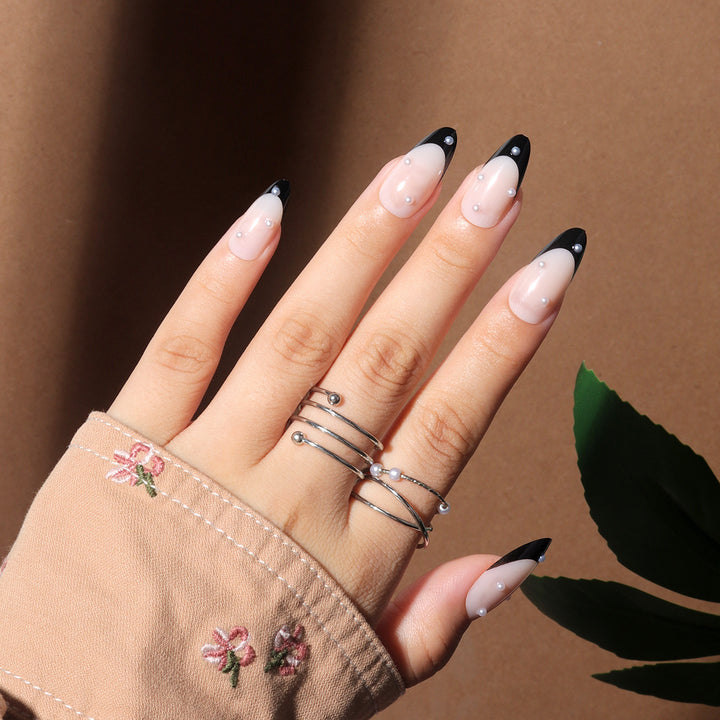 Kunstnagelset mit elegantem Spitzendesign und strahlendem Glanz Karnz