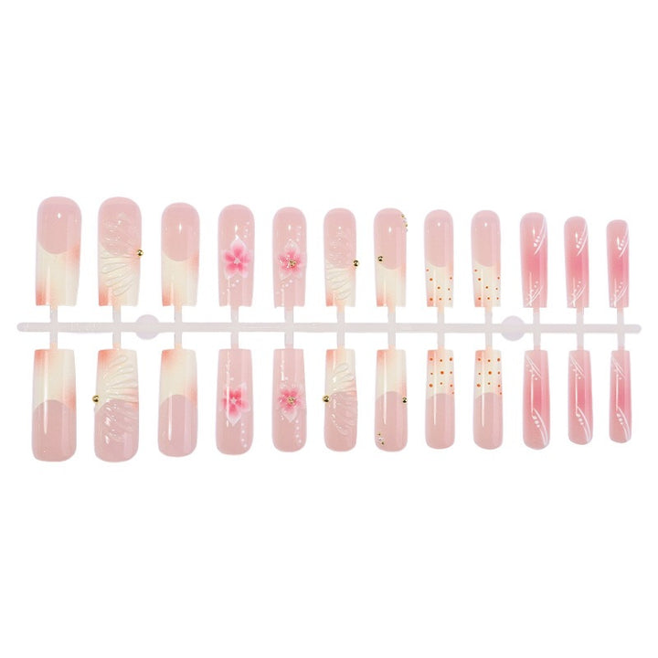 Kreatives Kunstnagelset mit floralen Akzenten und Glitzerdetails Karnz