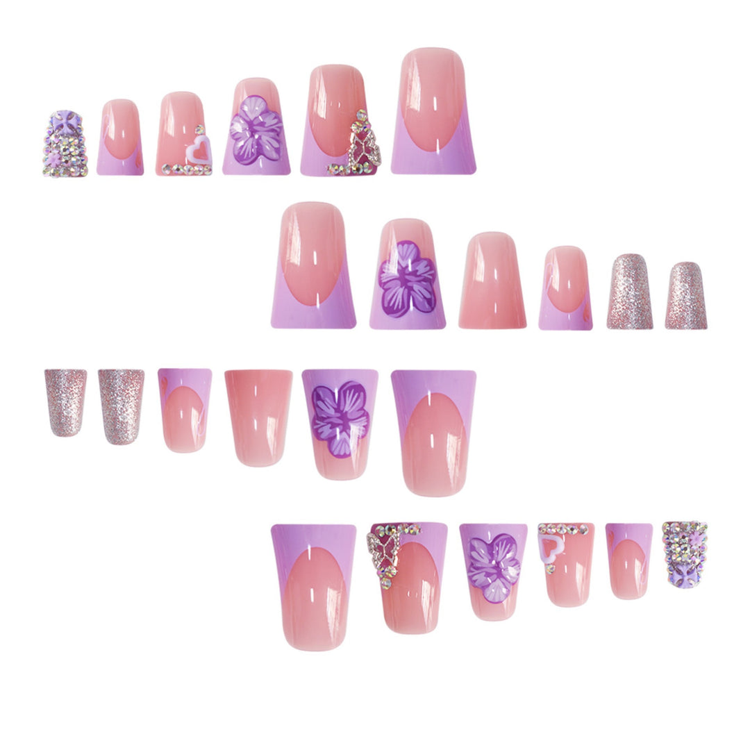 Floral Verziertes Press-On Nagelset Karnz