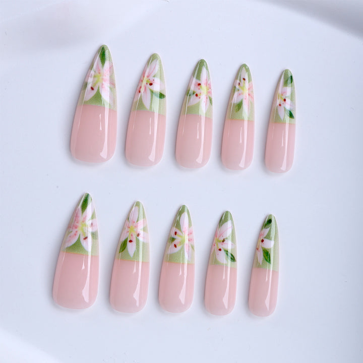 Kunstfingernägel mit Handgefertigten Floralen Verzierungen Karnz