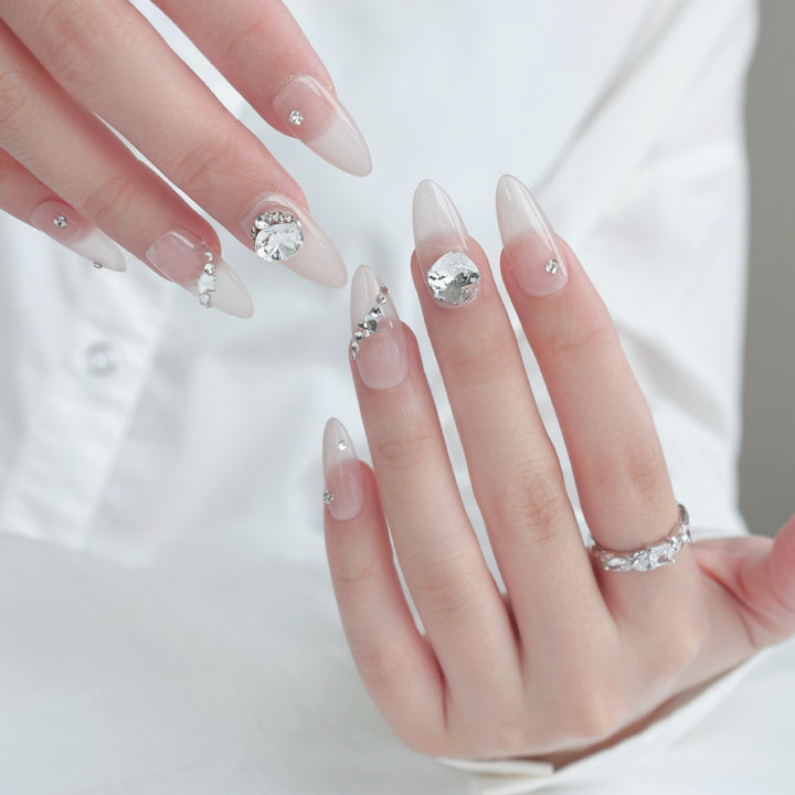 Glamouröses Press-On Nagelkunst Set mit Kristallakzenten