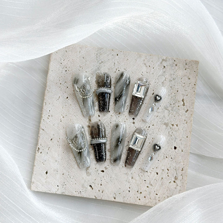 Herz dekoriertes Press-On Nagelset