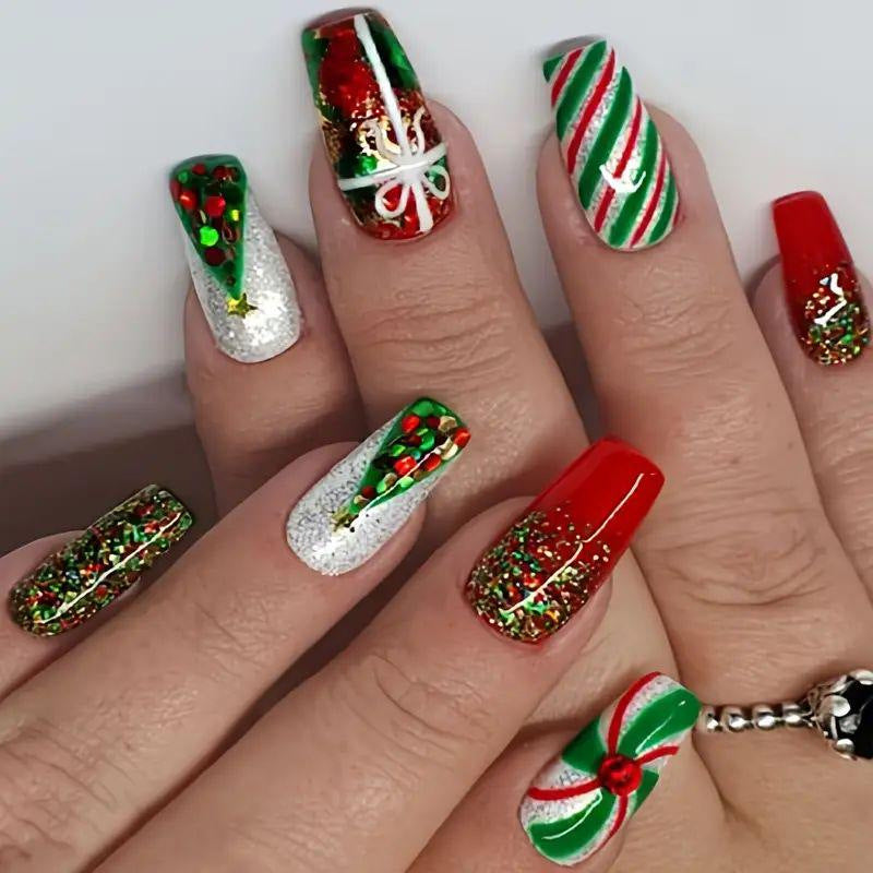 Künstlerische winterliche Nail Art Karnz