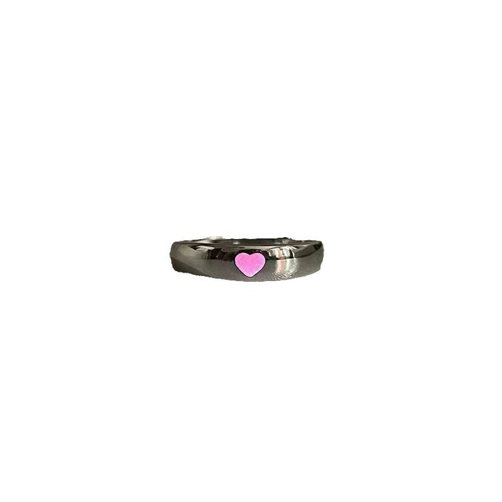 Stilvoller Ring mit Herzmotiv Karnz
