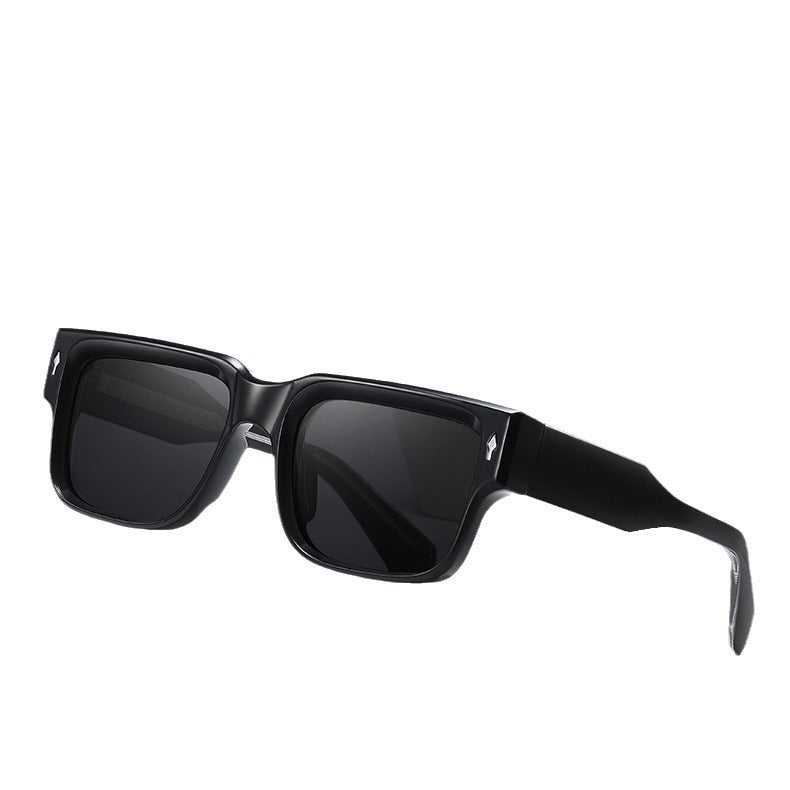 Damen Sonnenbrille im modernen, kantigen Design Karnz