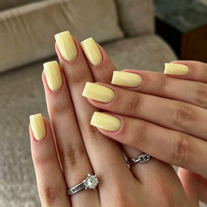 Elegante Quadratspitzen Press-On Nagelset Karnz
