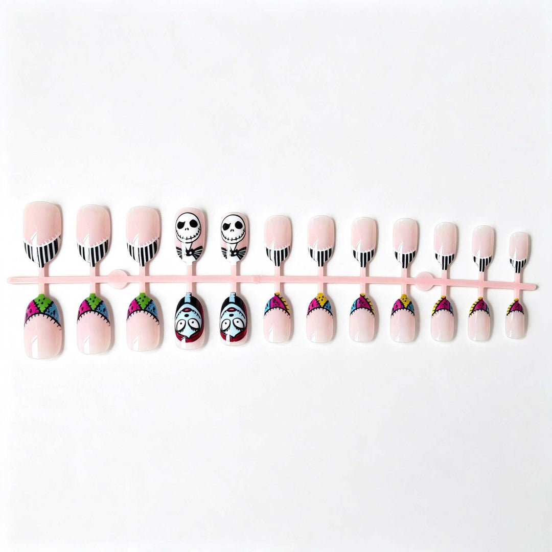 Künstlerisches von Halloween inspiriertes Nagelkunstset