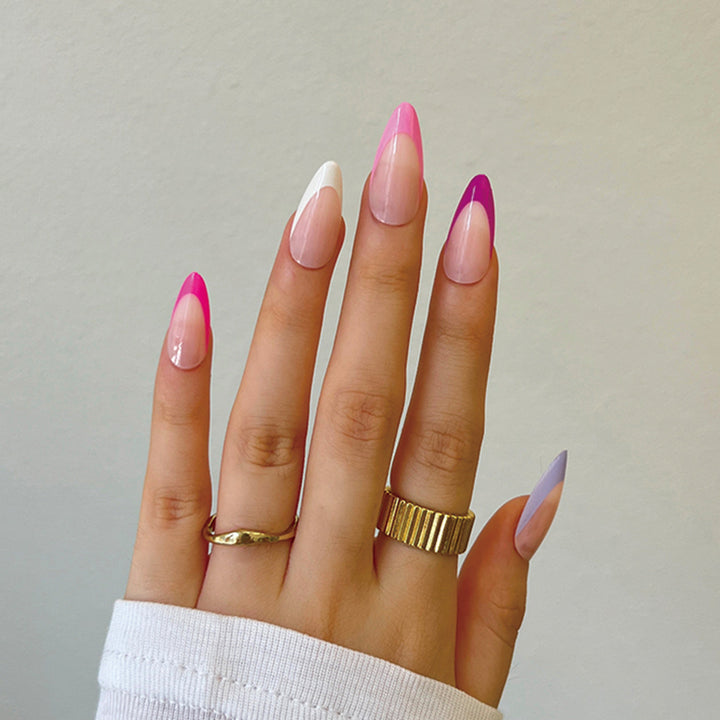 Kunstvolle Nagelspitzen mit kreativem Farbverlauf Karnz