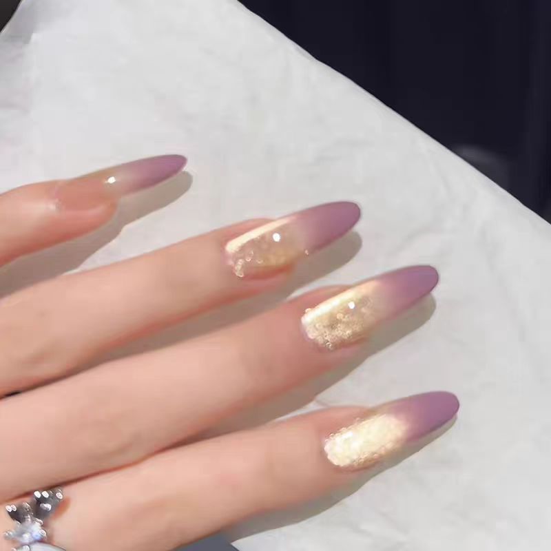 Elegante Acryl-Nagelverlängerungen