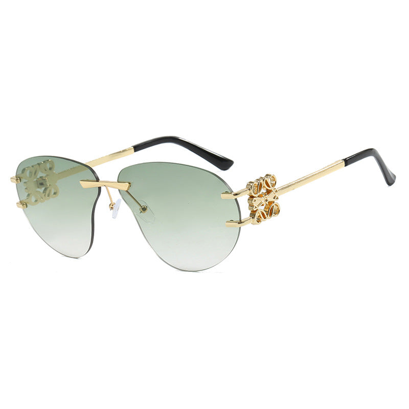Damen modische Sonnenbrille im eleganten Aviator-Stil mit Kunststeindetails Karnz