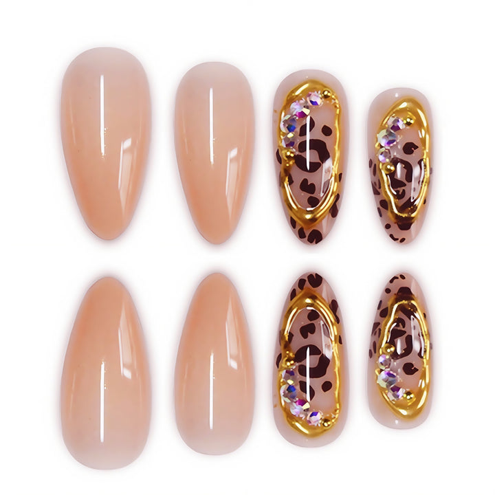 Stiletto-Nagelkunst-Erweiterungen mit Tierdruckdesign Karnz