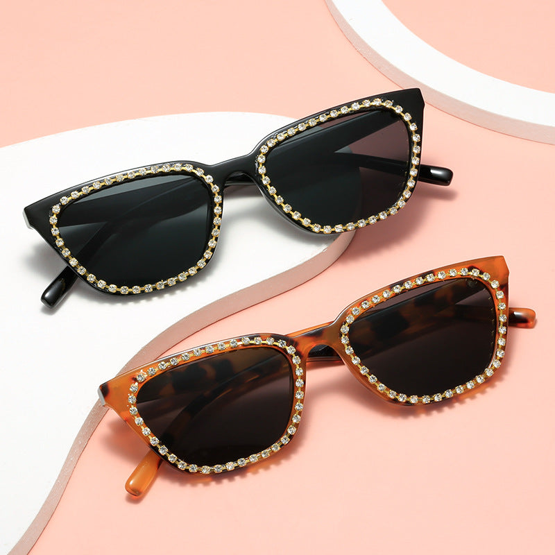 Damen Sonnenbrille mit glamourösem Strassrahmen Karnz