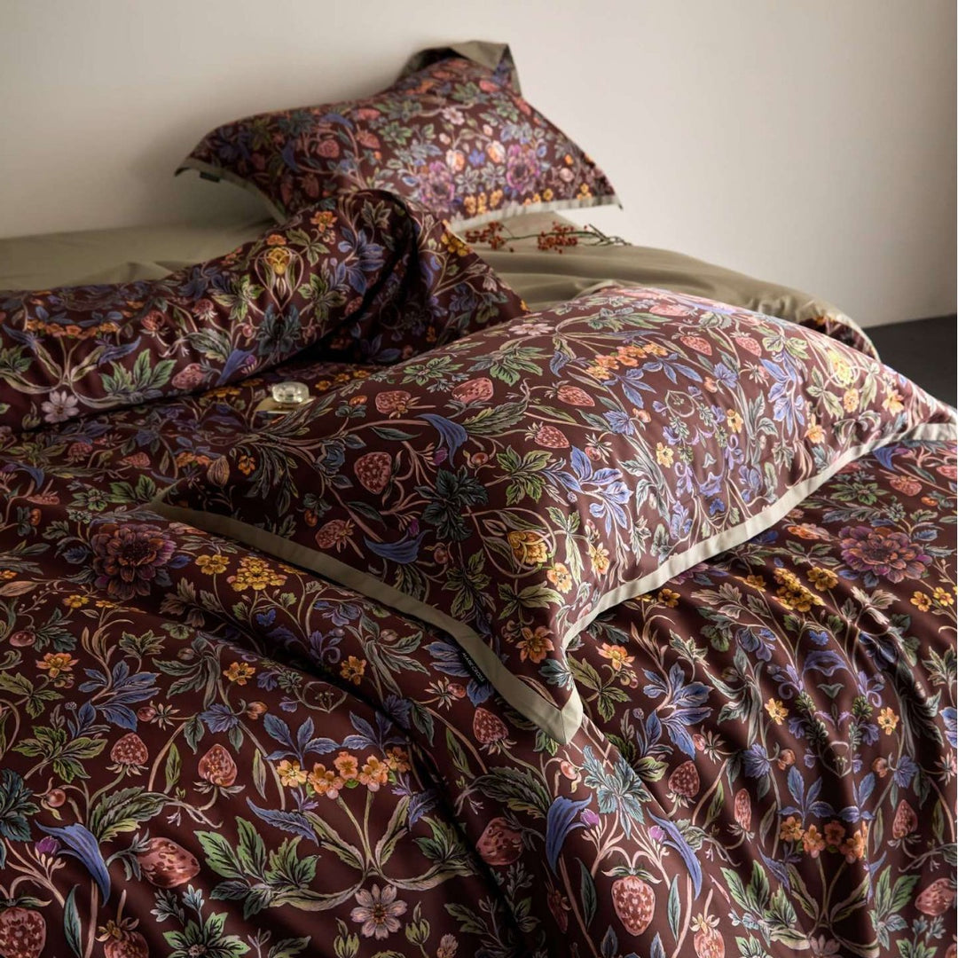 Luxuriöses Satin-Bettwäsche-Set mit floralem und Beerenmotiv