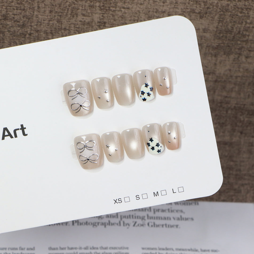 Elegantes Press-On-Nagelkunstset mit einzigartigen Designs Karnz