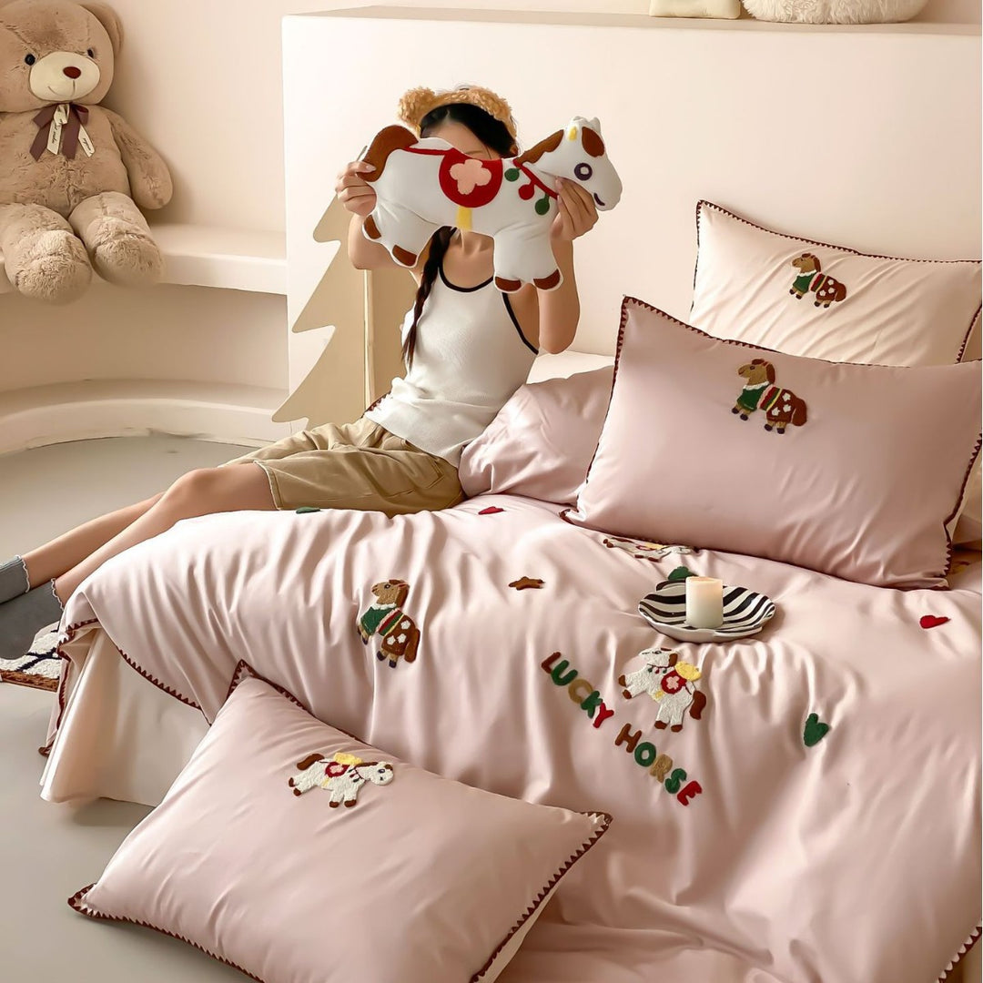 Besticktes Katzenapplikations-Satin-Feeling Bettbezug-Set mit Kontrastpipings und Kissenbezügen