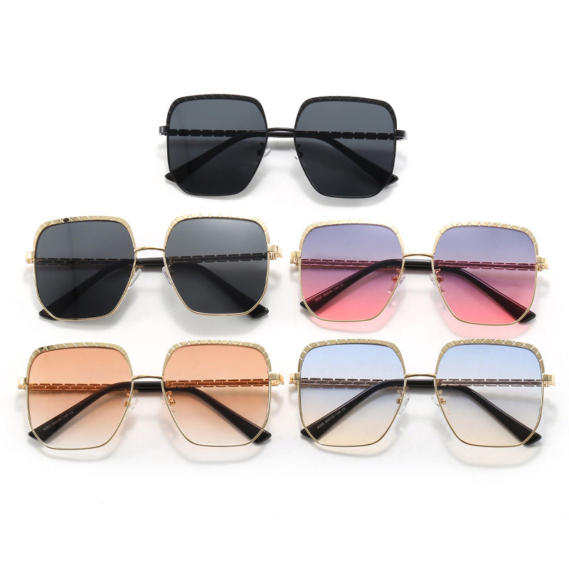 Damen modische Sonnenbrille mit quadratischem Rahmen und stilvollen Details Karnz
