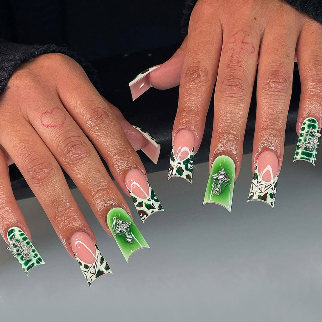 Künstliche Nägel mit Auffälligem Design Karnz