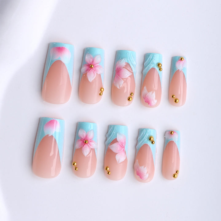 Kunstfingernägel mit Floralen Motiven und Modernem Design Karnz