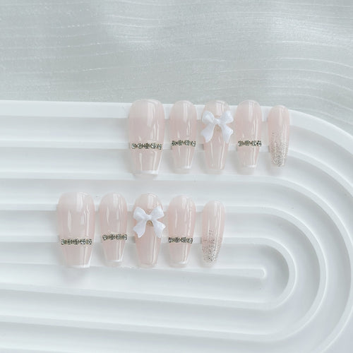 Elegantes Press-On Nagelkunst-Set mit Schleife und Strass-Akzenten