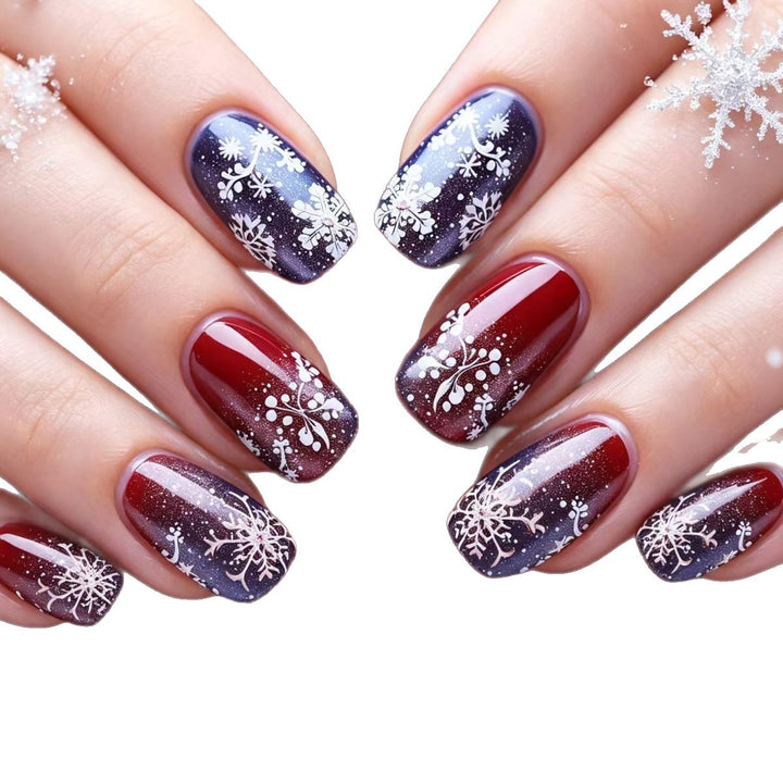 Kunstnägel mit Festlichem Glitzereffekt und Winterlichen Schneemotiv Karnz