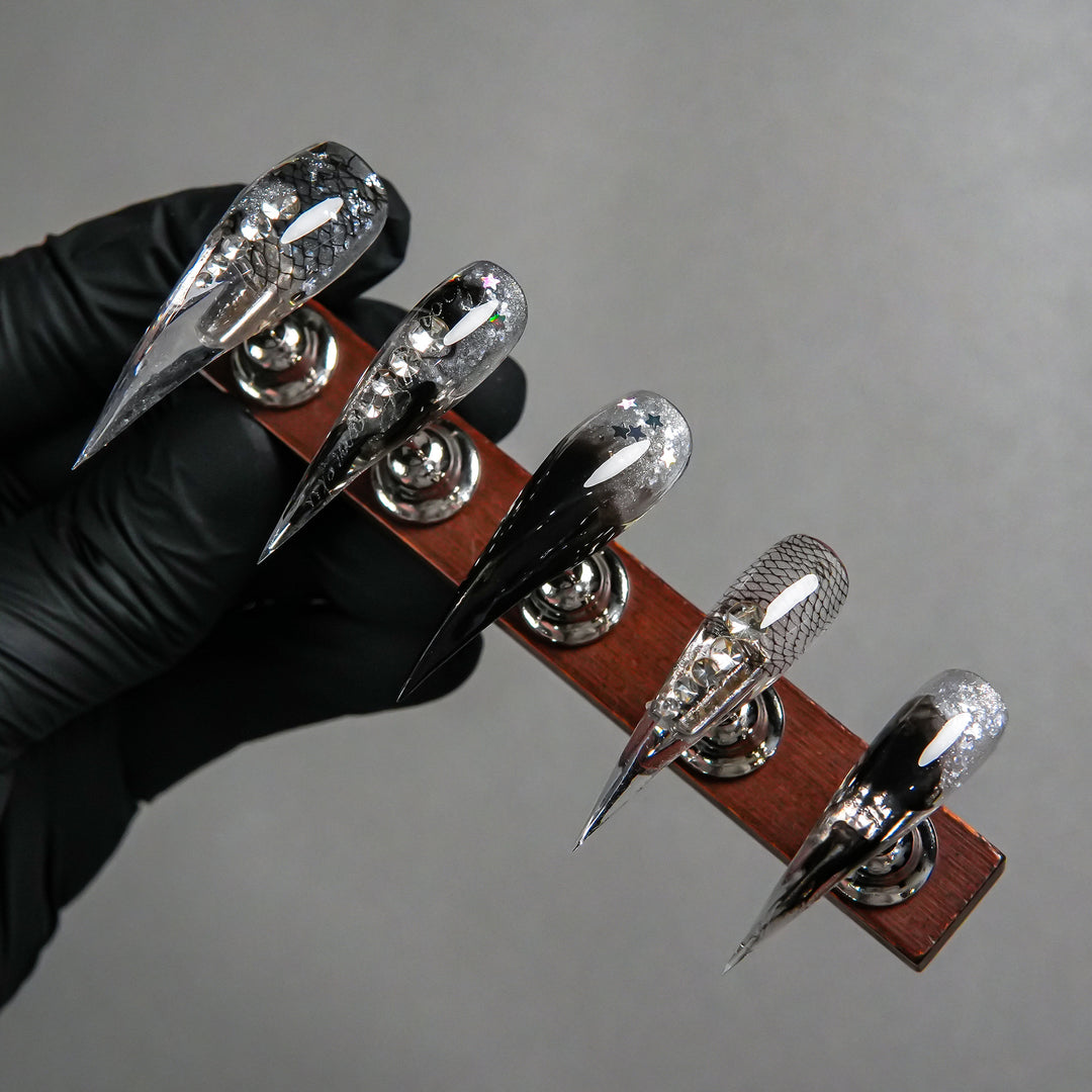 Dekorativer Stiletto Press-On Nagelset