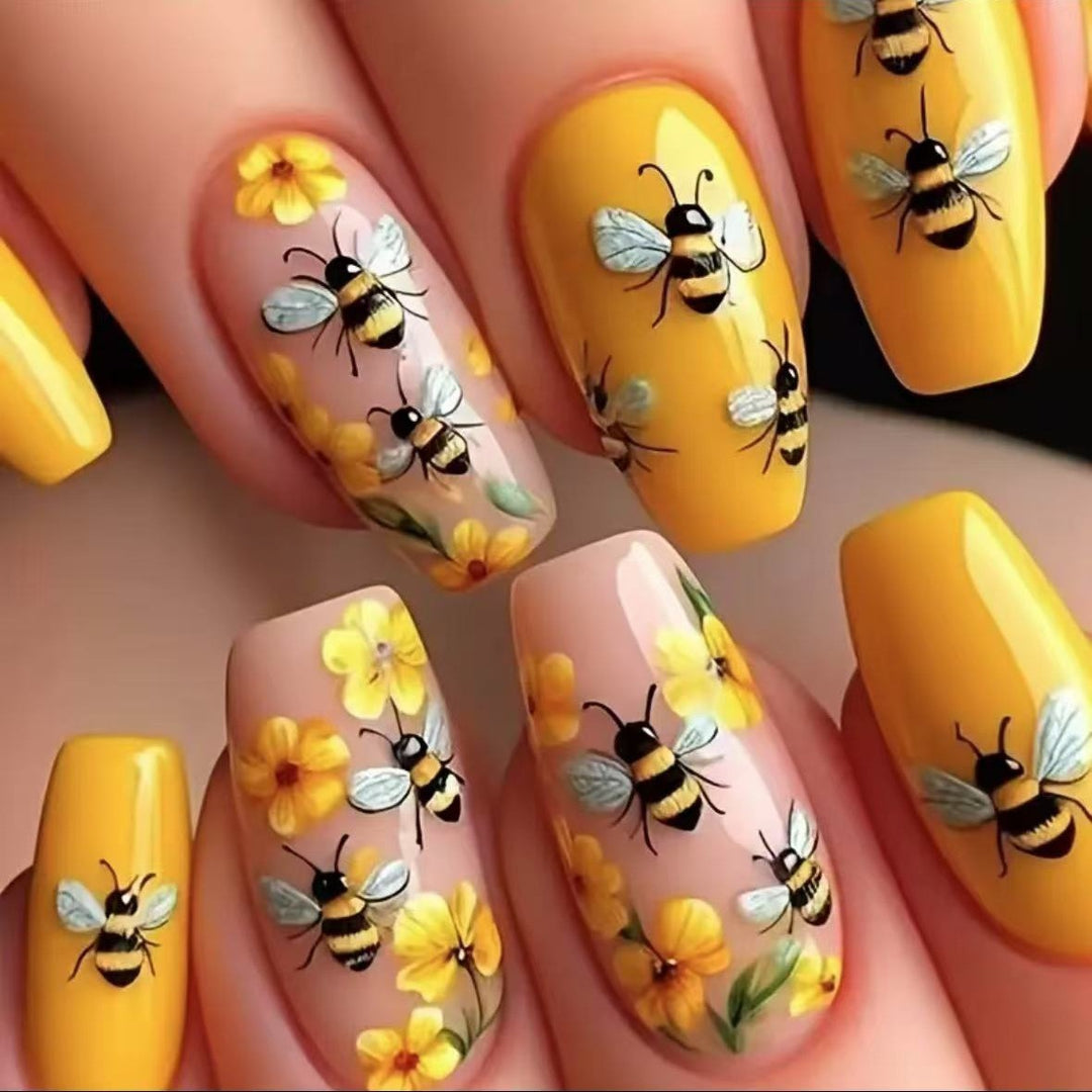 Kunstnagelset mit kreativen Bienen- und Blumendesigns Karnz