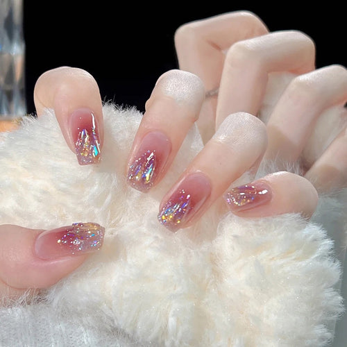 Kunstvolle Glitzer-Nagelkunst Karnz