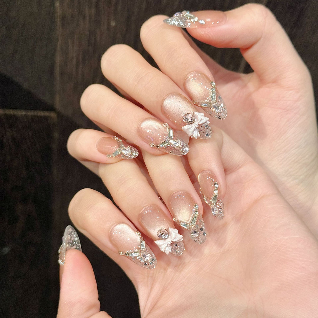 Elegante, mit Kristallen verzierte Press-On Nägel
