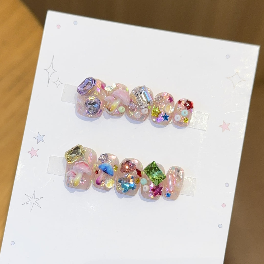 Kunstnägel mit Funkelnden Kristallakzenten Karnz