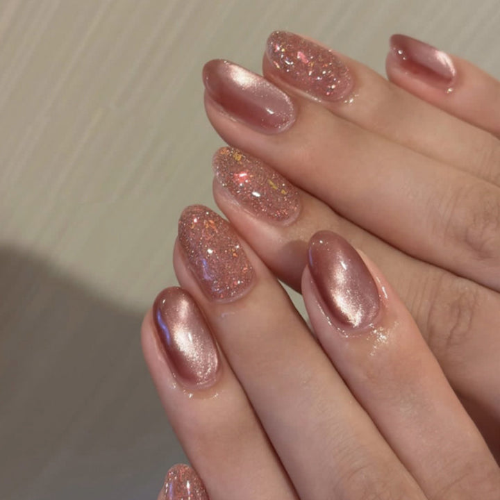 Glamouröse Kunstnägel mit Glitzerakzenten Karnz