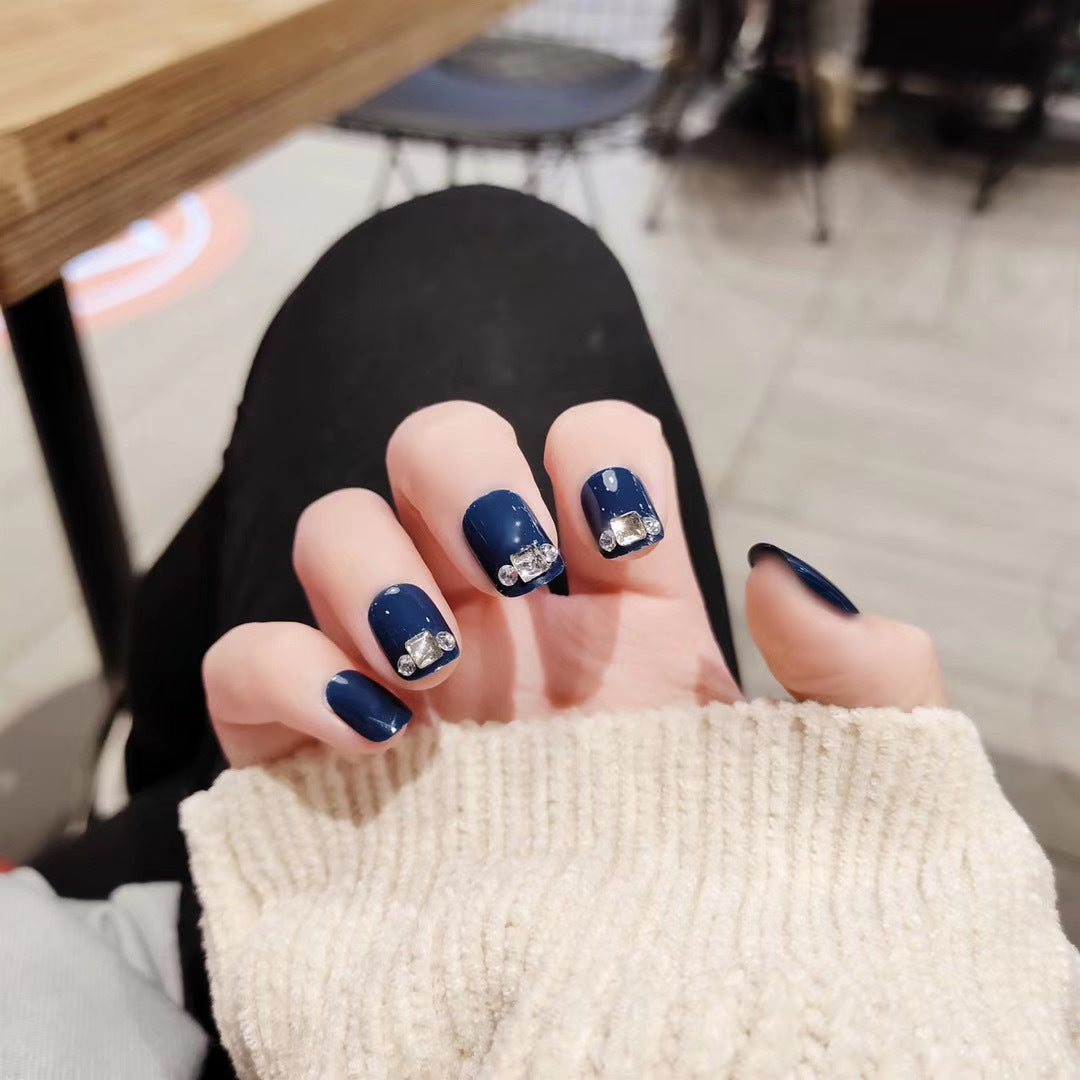 Chic Press-On-Nagelspitzen mit Strass-Akzenten
