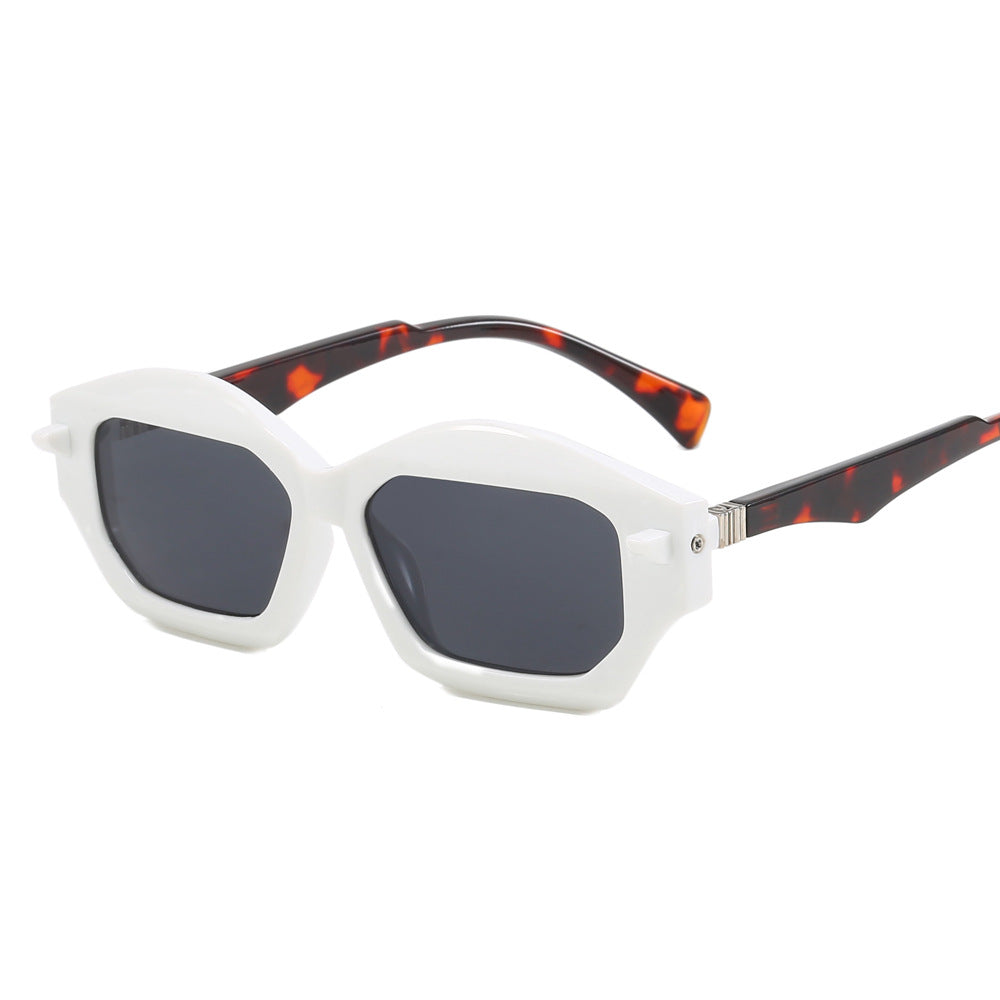 Damen Modernistische Sonnenbrille mit auffälligem Rahmen Karnz