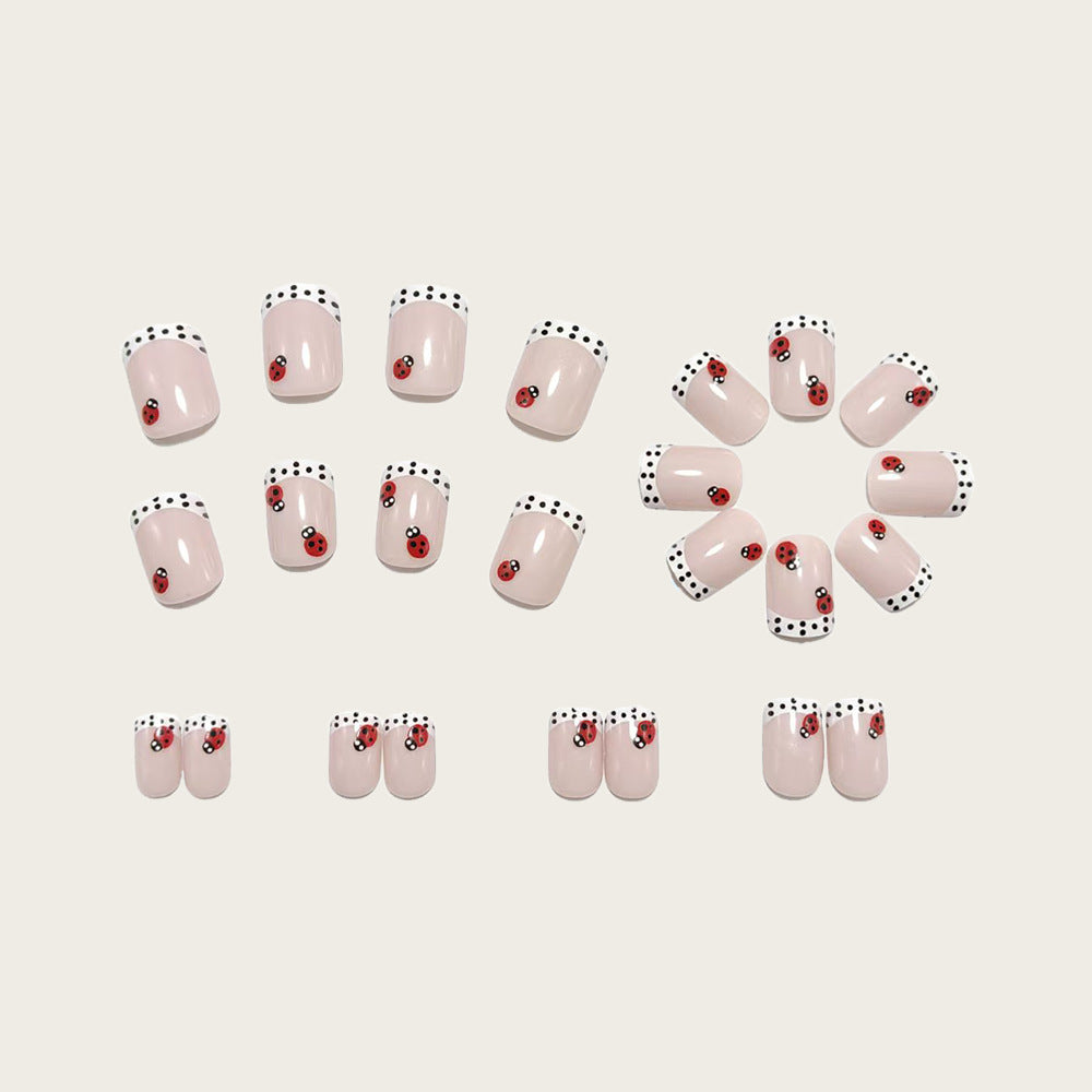 Kreative Nagelkunst mit Marienkäfer-Motiven Karnz