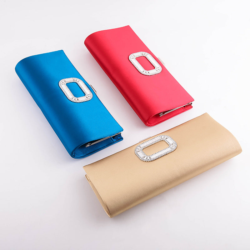 Elegante Satin Clutch