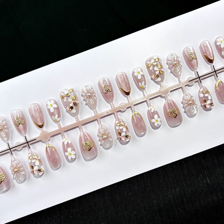 Blumige und goldakzentuierte Press-On Nagelset