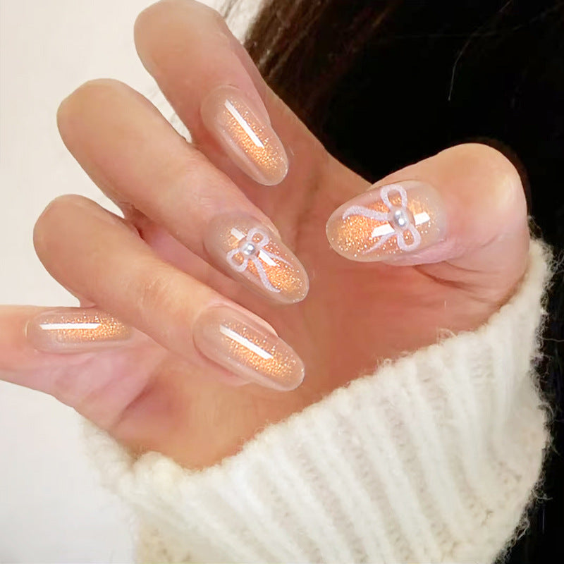 Glamouröse Kunstnagelspitzen mit Glitzerakzenten Karnz