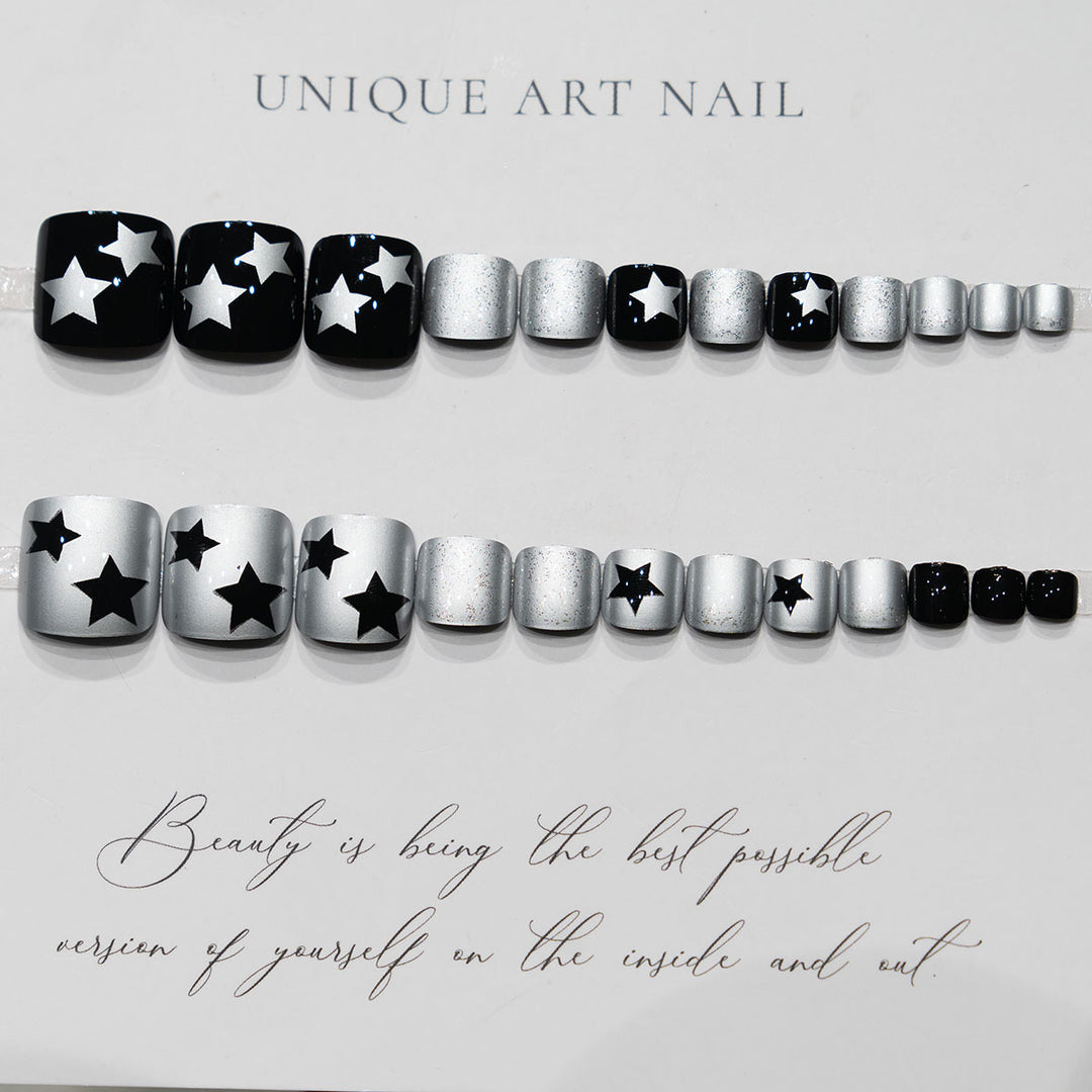 Sternenbesetzte Nagelkunst