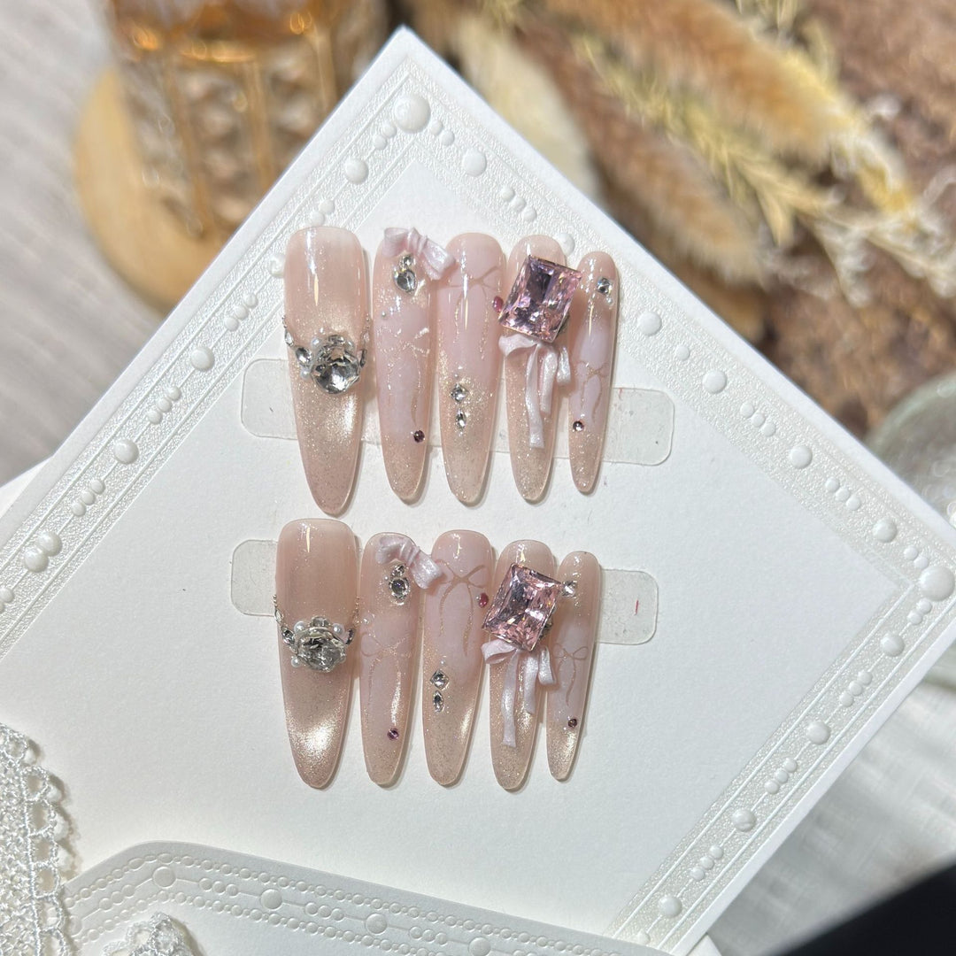 Elegante dekorative Press-On-Nagelkollektion