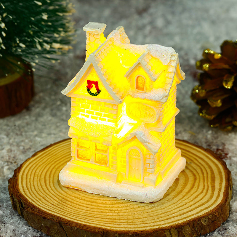 Beleuchtetes Weihnachtsdorfhaus mit festlicher Dekoration Karnz