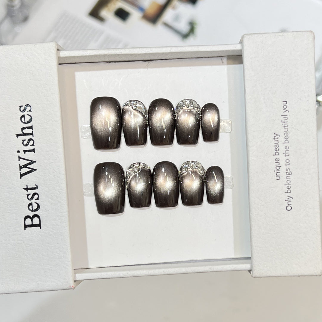 Elegantes Press-On-Nagelkunst-Set mit Strass-Akzenten Karnz