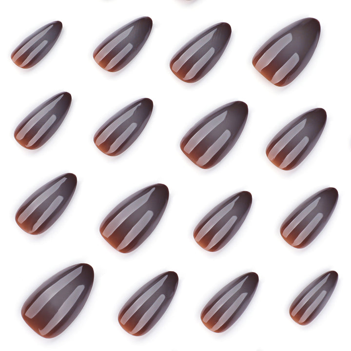 Kunstvolle Nagelverlängerungen im eleganten Bananen-Design Karnz