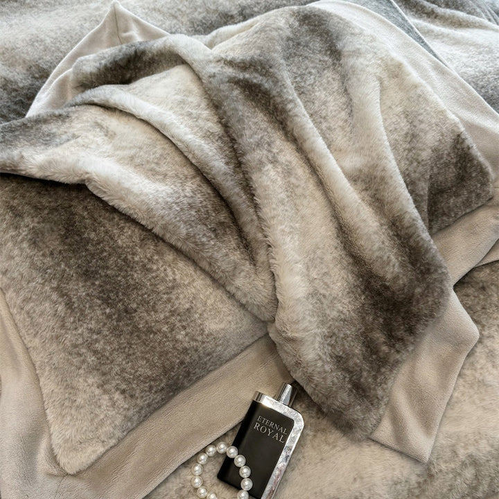 Wohliges Microfleece-Bettwäscheset mit Ombre-Verlauf und Faux-Fur-Zierkissen