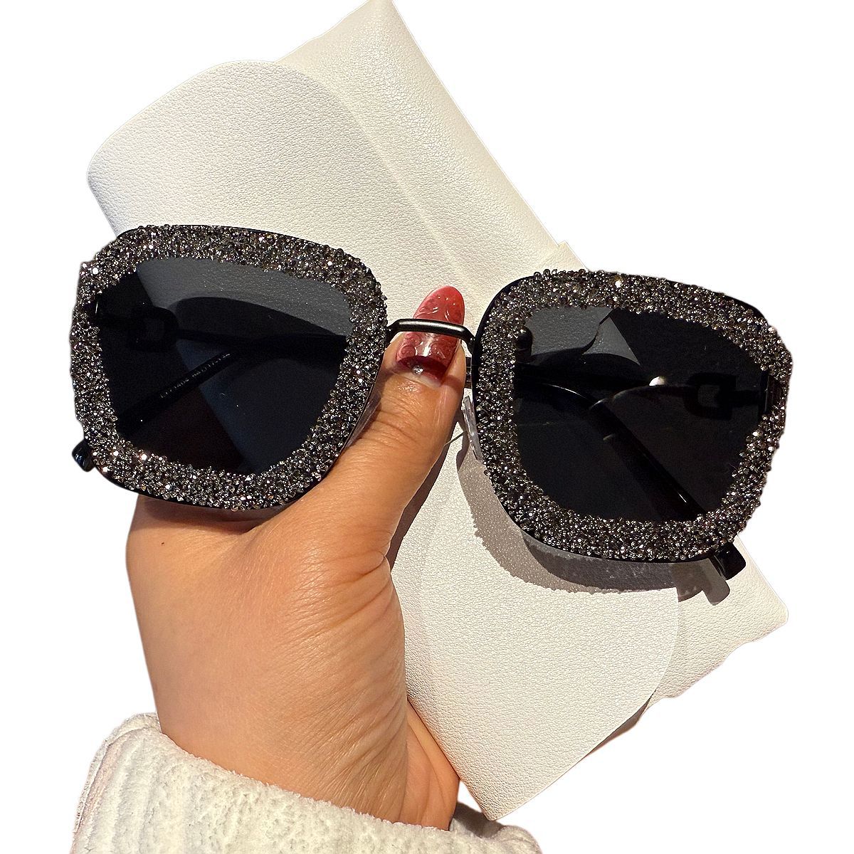 Damen Glamouröse Sonnenbrille mit funkelndem Strassbesatz Karnz