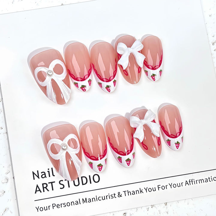 Stylisches dekoratives Press-On Nagelkunstset