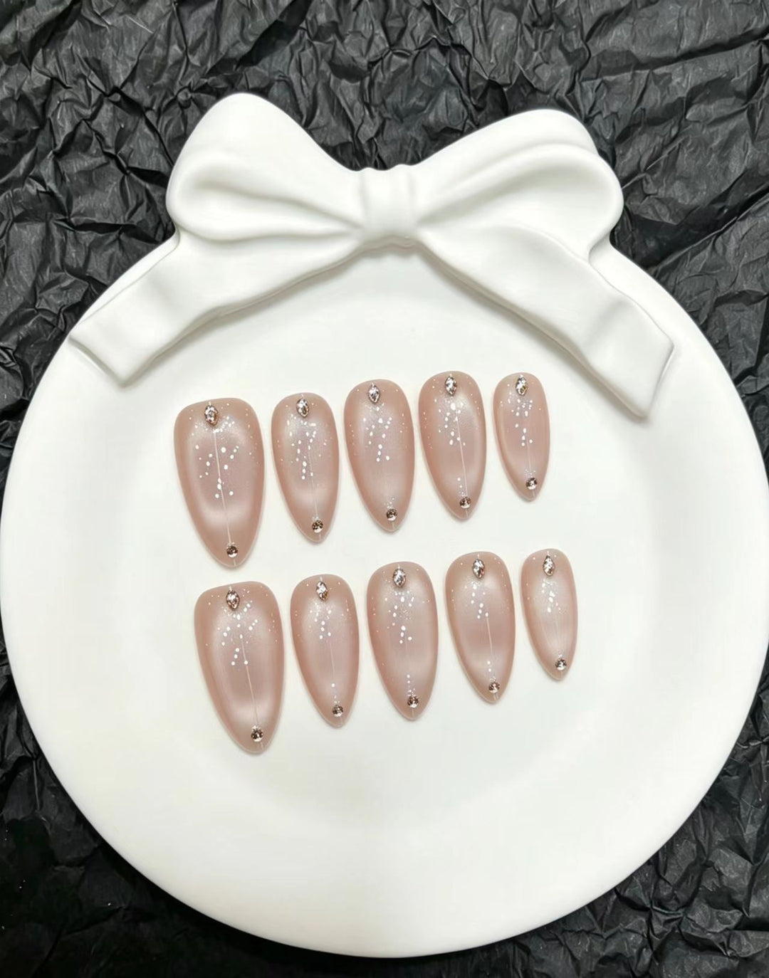 Elegantes Glamouröses Press-On-Nagelset mit Strassakzenten