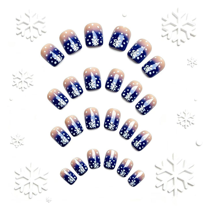 Kunstnägel mit Winterlichem Schneekristall-Design Karnz