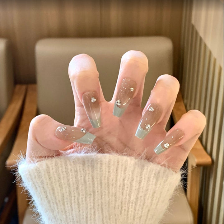 Künstlerisches florales detailliertes Press-On-Nagelset Karnz